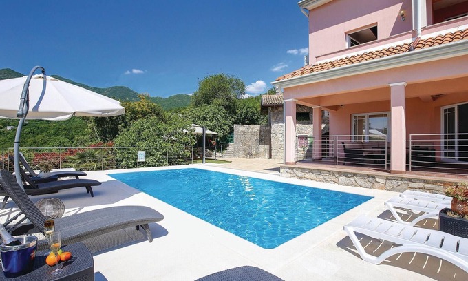 Opatija House | Gorgeous home in Icici with sauna