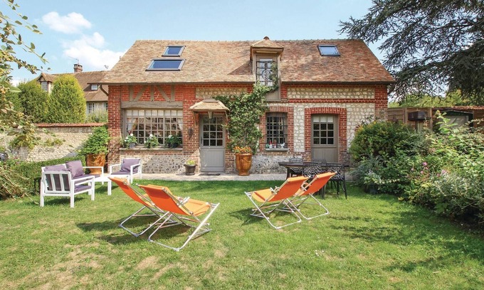 Les Damps House | Gorgeous home in Les Damps with WiFi
