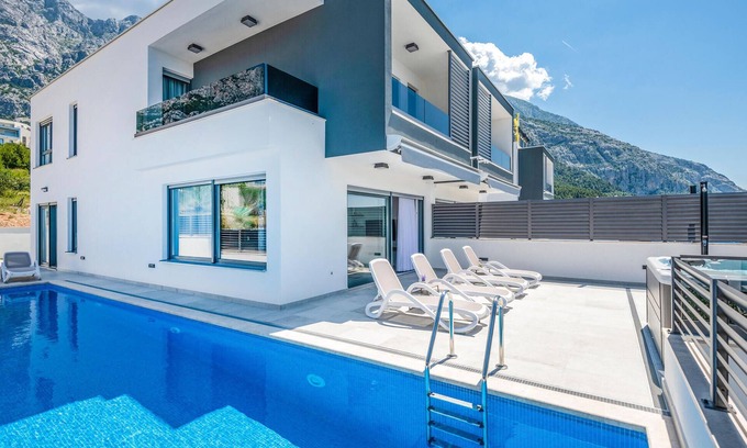 Veliko Brdo House | Gorgeous home in Makarska