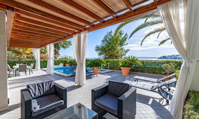 Businci House | Gorgeous home in Okrug Gornji