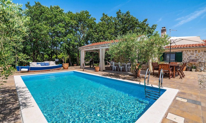 Municipality of Posedarje House | Gorgeous home in Posedarje with kitchen