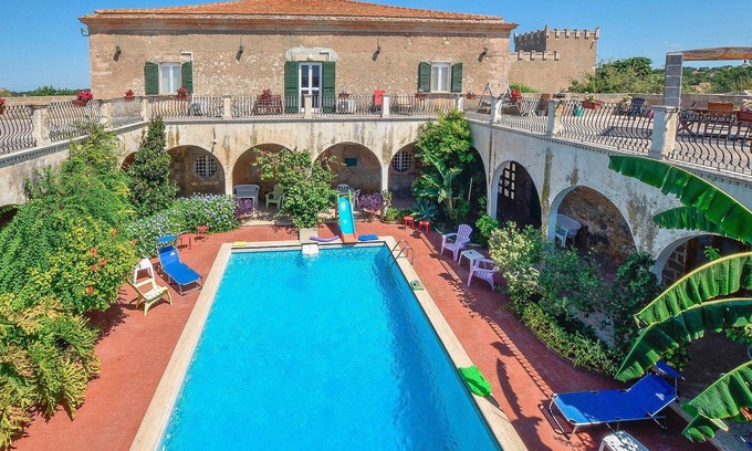 Donnafugata House | Gorgeous home in Ragusa with kitchen