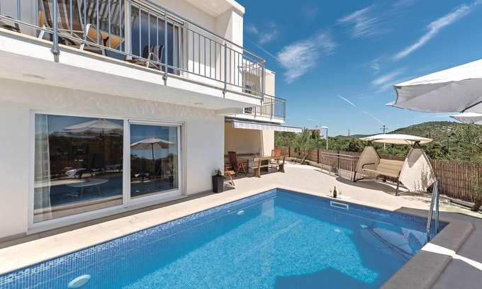 Jarebinjak House | Gorgeous home in Rogoznica with WiFi