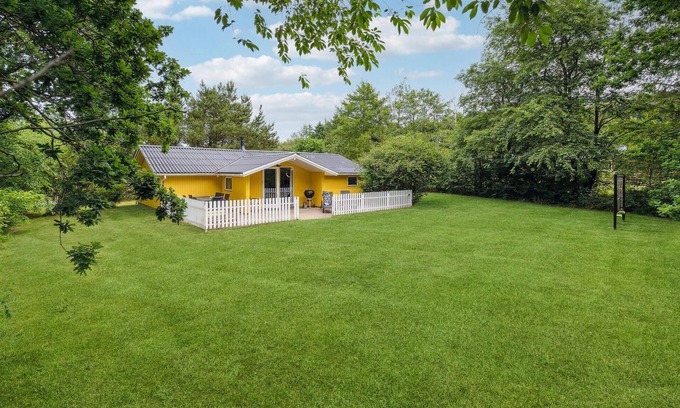 Arrild Ferieby House | Gorgeous home in Toftlund with kitchen