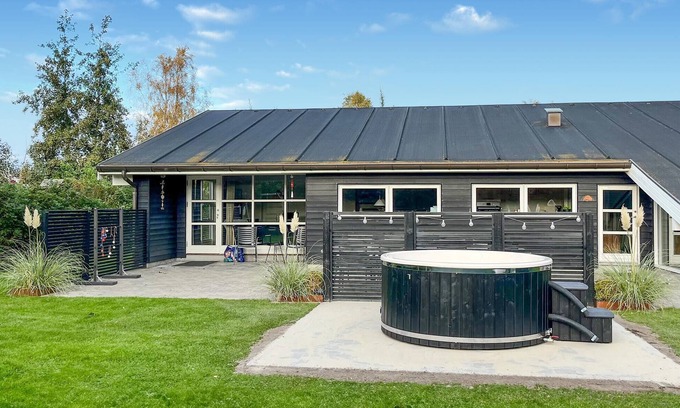 Marielyst House | Gorgeous home in Væggerløse with sauna