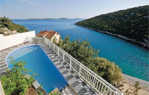 Vinisce House | Gorgeous Home In Vinisce With Jacuzzi