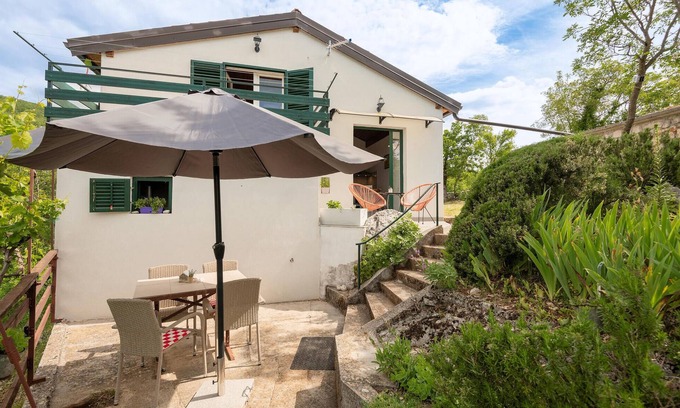 Zagvozd House | Gorgeous home in Zagvozd with WiFi