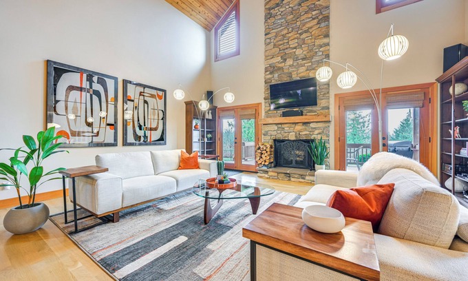 Poulsbo House | Gorgeous Home w/Mt Rainier Views: 4 Mi to Poulsbo