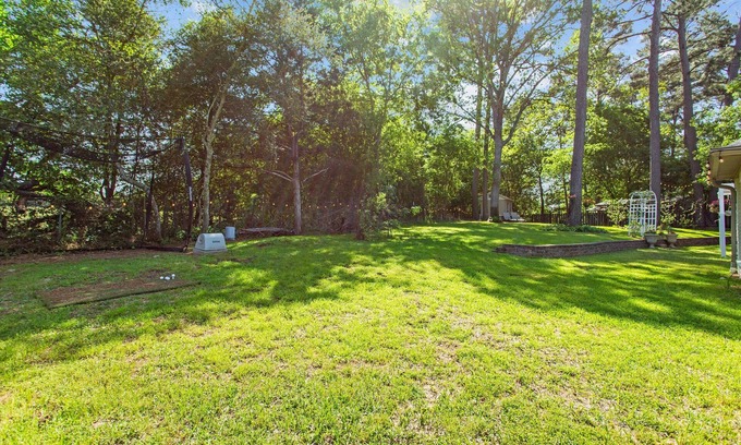 Tyler House | Gorgeous Home with Idyllic Huge Yard