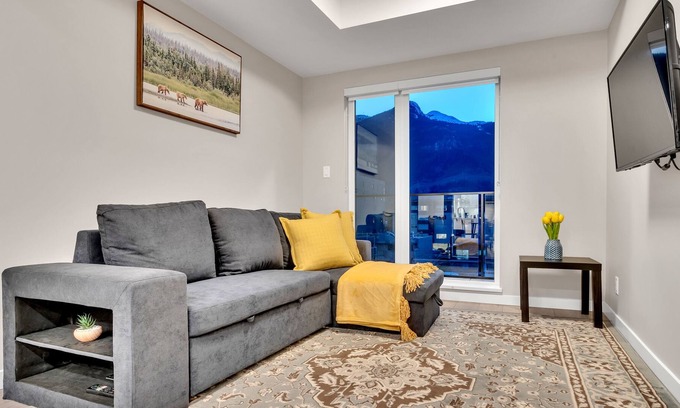 Squamish Apartment | Gorgeous hotel in a home with mountain views