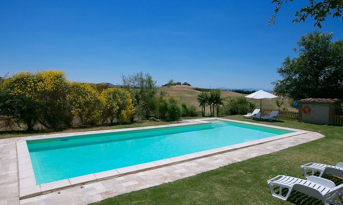 Torre A Castello House | Gorgeous Farmhouse with Pool in Castelnuovo Berardenga