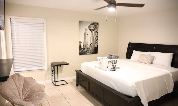 Lakeland House | Gorgeous King Master Suite with Private Lavatory