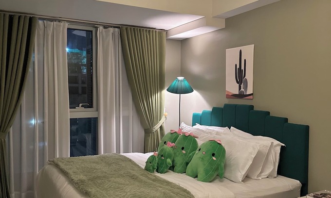 Bonifacio Global City Condo | Gorgeous King Size 3BR in Uptown Parksuites BGC