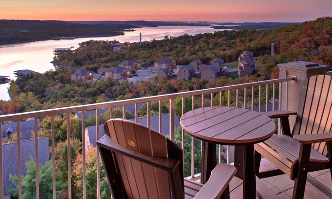 Indian Point House | Gorgeous Lake View Minutes to SDC Free Tickets-Cmty Outdoor Pool Upgraded Kitchen