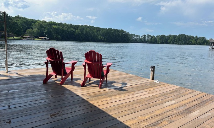 Myrick Estates House | Gorgeous Lakefront House with Natural Sandy Beach - 6 Bedroom 3 Bath