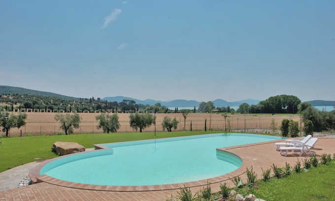 Monte del Lago Villa | Gorgeous Mansion in Monte del Lago with Lake View