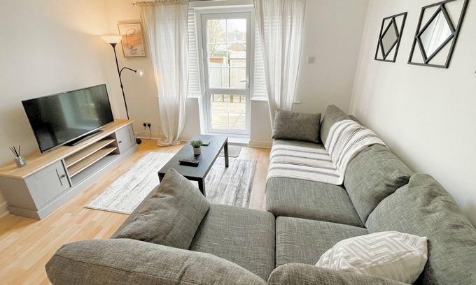 Maidstone House | Gorgeous modern 4-bed w/garden