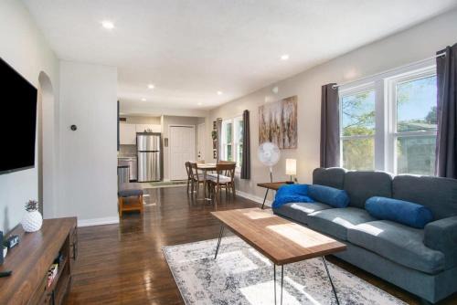 South Bend House | Gorgeous Notre Dame Get Away Comfy Beds WiFi Coffee Games
