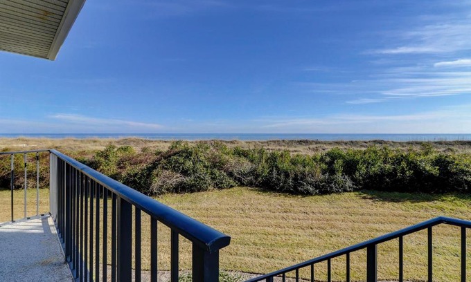 Folly Field House | Gorgeous Ocean Views King 2 Queens close to ocean Bikes & Beach Gear Included