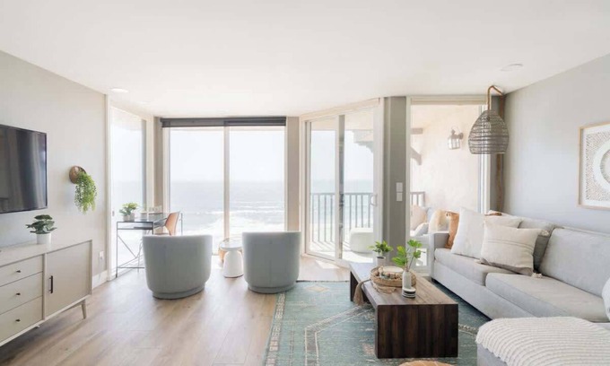 Solana Beach Condo | Gorgeous Oceanfront Condo | Endless Views | Pool