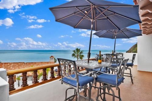 Avalon House | Gorgeous Oceanfront Villa With Panoramic Views
