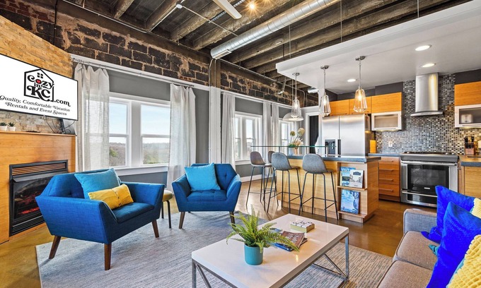 Park Central-Research Park Apartment | Gorgeous Penthouse Overlooking Nelson Atkins Museum!