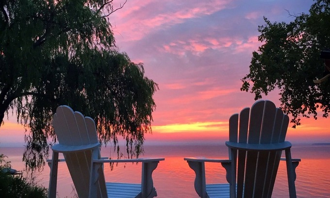 Suttons Bay Cottage | Gorgeous Private Beach on West GT Bay!