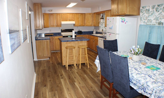 Norfolk - Virginia Beach House | Gorgeous Remodeled Ranch Home 10 Min from Downtown Nor & VB