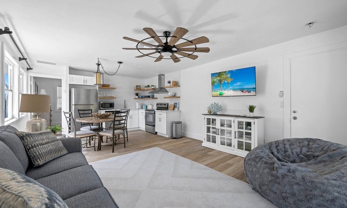 Captiva Cottage | Gorgeous Renovated Cottage steps to beach!