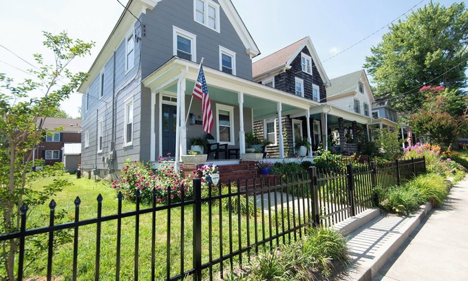 Cambridge House | Gorgeous retreat across from yacht club, the Choptank, and IronMan finish line!
