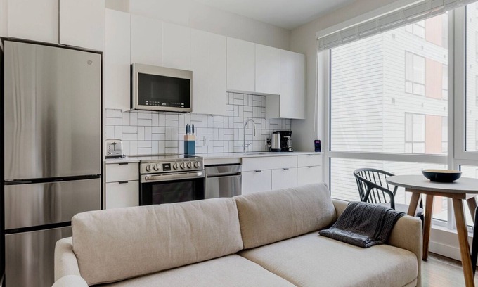 Revere Apartment | Gorgeous Revere Studio w/Firepit, Spa, W/D, A/C & Gym, by Blueground