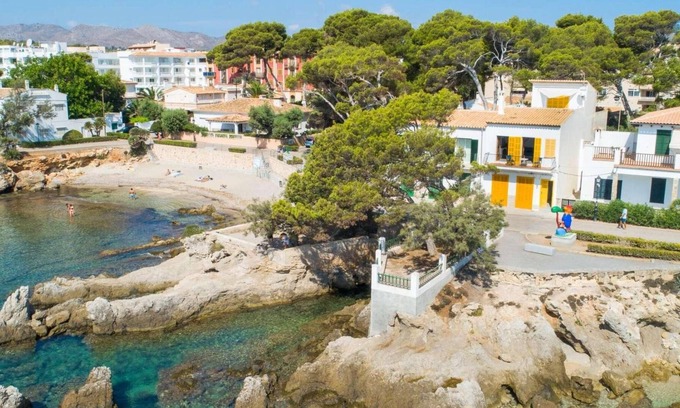 Cala Ratjada Villa | Gorgeous seafront villa.