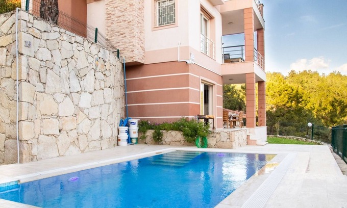 Sogucak Apartment | Gorgeous Separate Villa with Pool in Kusadasi