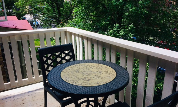 Cote-Des-Neiges—Notre-Dame-De-Grace Apartment | Gorgeous, Sunny and Spacious Furnished Home in NDG