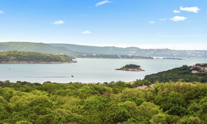 Jonestown Condo | Gorgeous Villa in the Hollows Resort! Pickleball, 4 Pools, Beach Club!