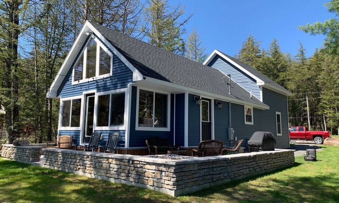 Dover-Foxcroft Cabin | Gorgeous Yr-Round Lake House w/2 Master BRs & Loft