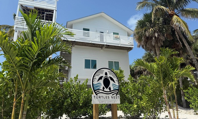 Jose's Hideaway House | Gorgeously-appointed 4-bedroom beach home steps away from pristine beaches