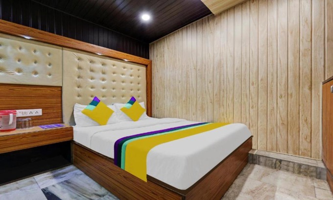 Mallital Hotel | Goroomgo Flatties Mall Road Nainital