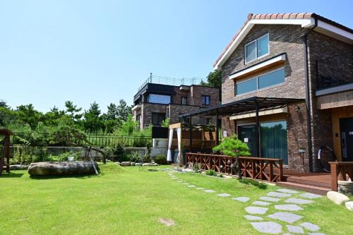 Sokcho House | Goseung Luceluna Pension