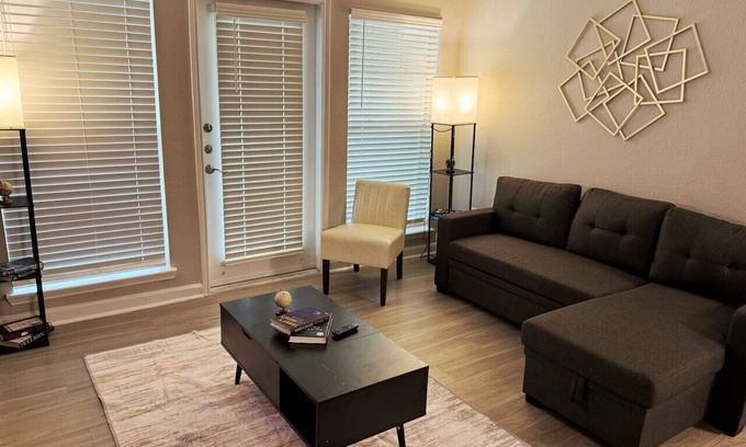 Astrodome Apartment | Gothic Blush | King 2Bed near TMC & infront of NRG