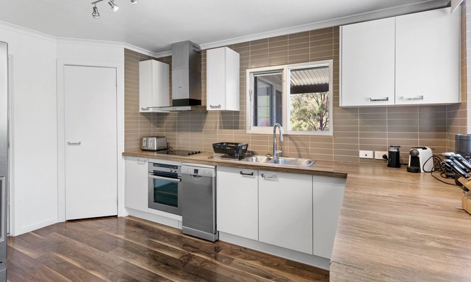 Goughs Bay Cottage | Gough's Hideaway - Close to Lake Eildon