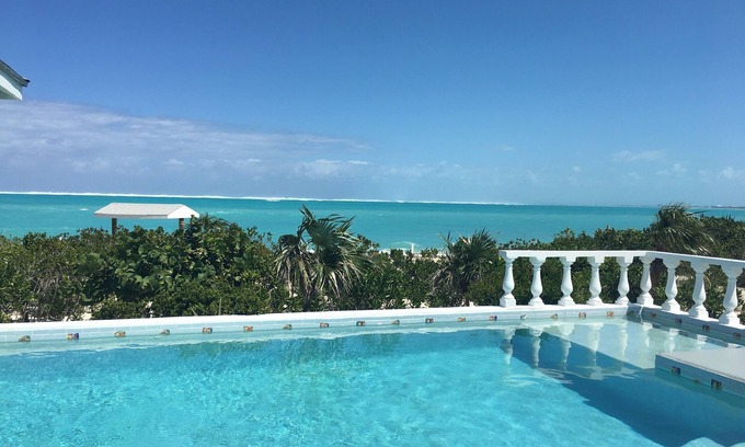 The Bight Villa | GRACE BAY BEACH! OCEANFRONT VILLA ! AMAZING VIEWS! POOL! 4bd/4bt SNORKELING!