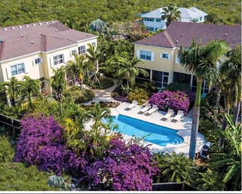 Grace Bay Apartment | GRACEBAY TOWNHOMES B3, 5 minutes walk to gracebay beach