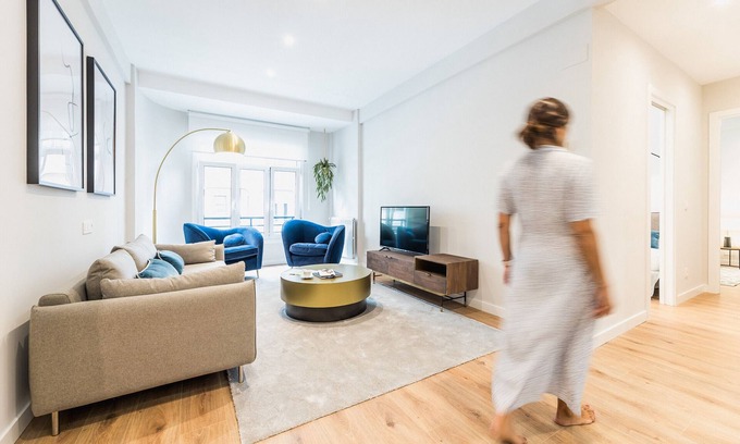 Gros Apartment | GRAN VIA SUITE: superior apartment for 6 PAX. 2min from the beach