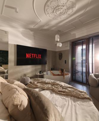 Gdansk City Center Apartment | Granaria Jacuzzi Premium Suites by Downtown Apartments