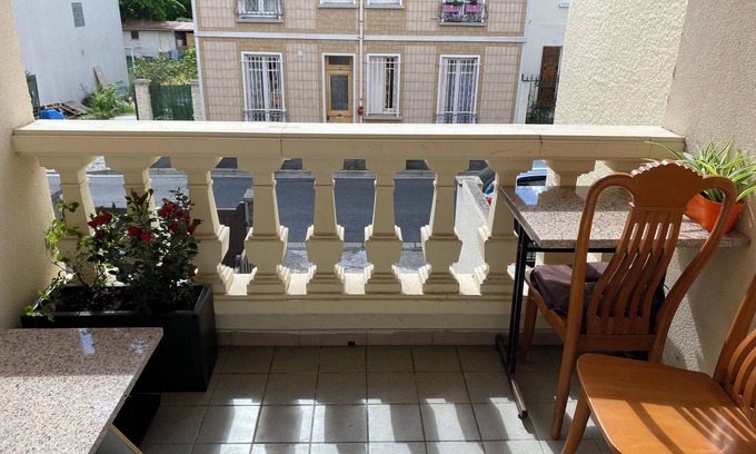 Le Bourget Apartment | Grand appartement à louer pour visiter Paris
