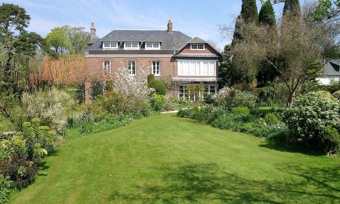 Varengeville-sur-Mer Ski Chalet | Grand Clos Normand, in a wonderefull garden