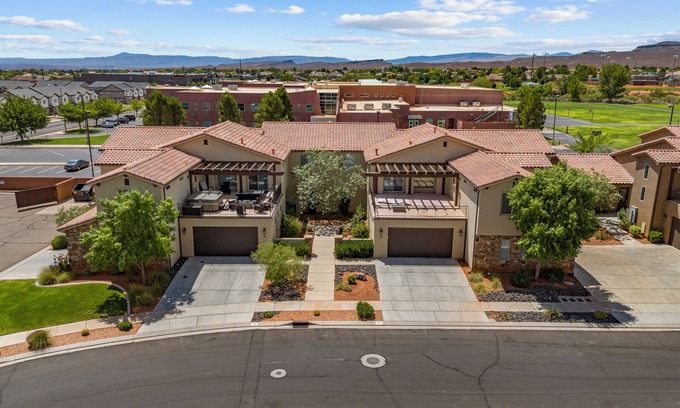 Santa Clara House | Grand Elite Retreat - 2 side by side units, sleeps 62+ Fall Break Availability!