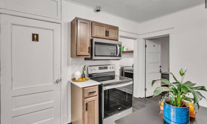 Evansville House | Grand Estates Room 4