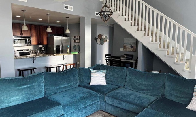 Grand Haven Condo | Grand Haven Family Getaway: Stylish Condo, Walk to Beach & Downtown